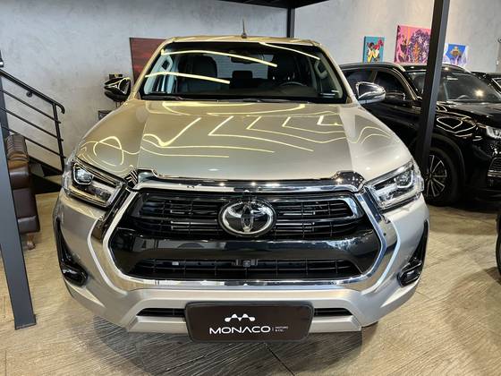 TOYOTA HILUX 2.8 D-4D TURBO DIESEL CD SRX 4X4 AUTOMÁTICO TOYOTA HILUX 2.8 D-4D TURBO DIESEL CD SRX 4X4 AUTOMÁTICO